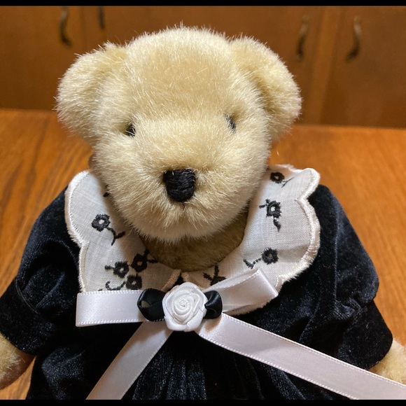 Buffy VanderBear 1982 Series - Picture 2 of 8